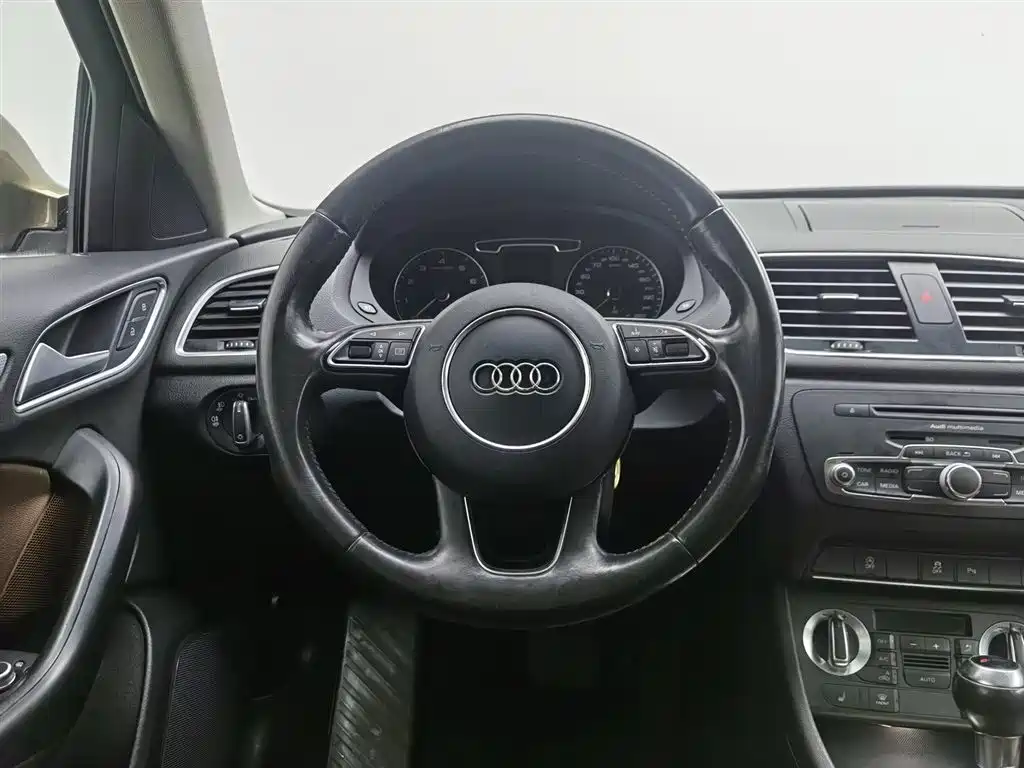 Audi Q3 2015 35 TFSI quattro Technology фото 11