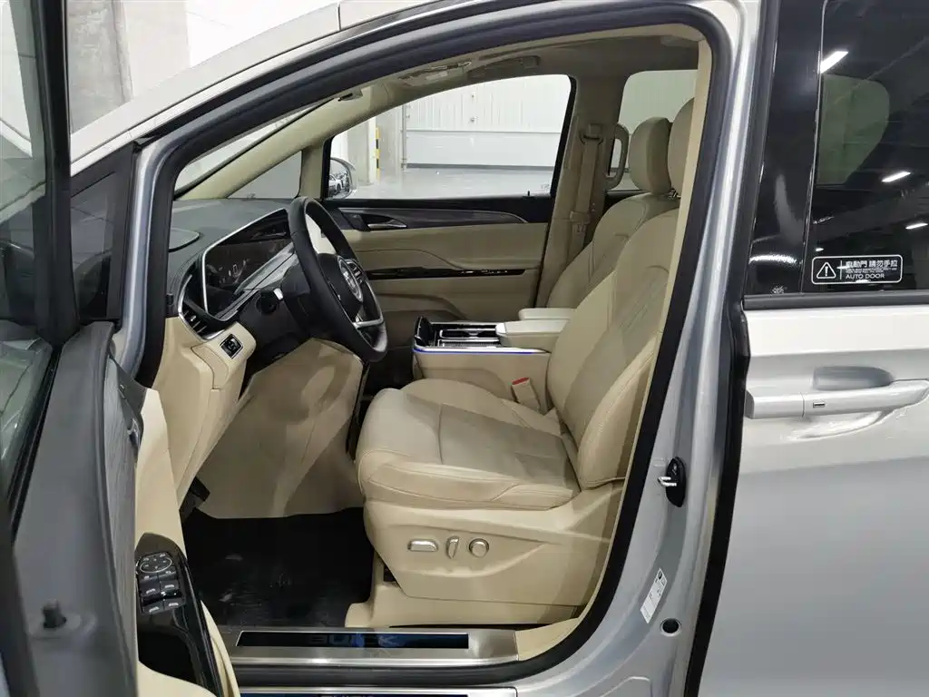 Buick GL8 New Energy 2025 Land Honor Premium Edition 7-Seater фото 10