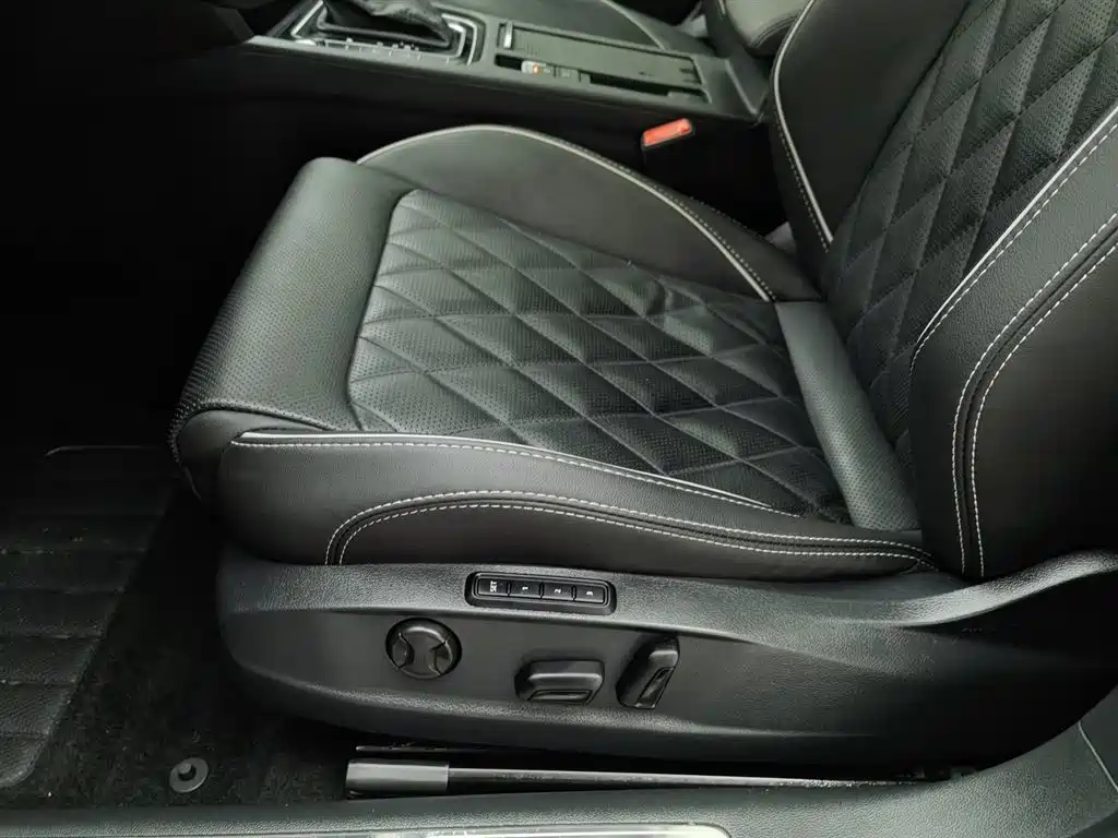 Volkswagen Magotan GTE Plug-in Hybrid 2022 GTE Premium фото 20