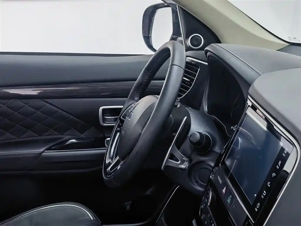 Mitsubishi Outlander 2020 2.4L 4WD Luxury 5-seater фото 22
