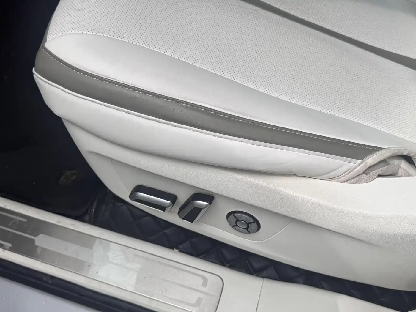 TANK CO CREATION TANK 300