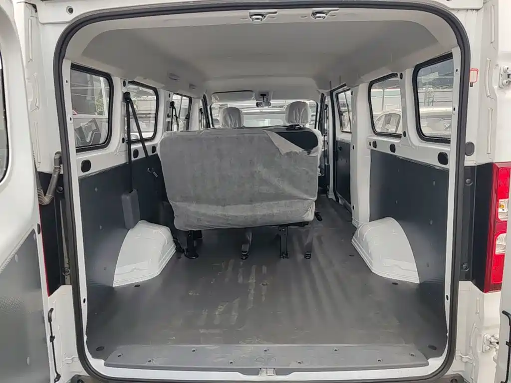 Wuling Motors Wuling Yangguang 2026 2024 300KM Comfort Bus Version 75kW