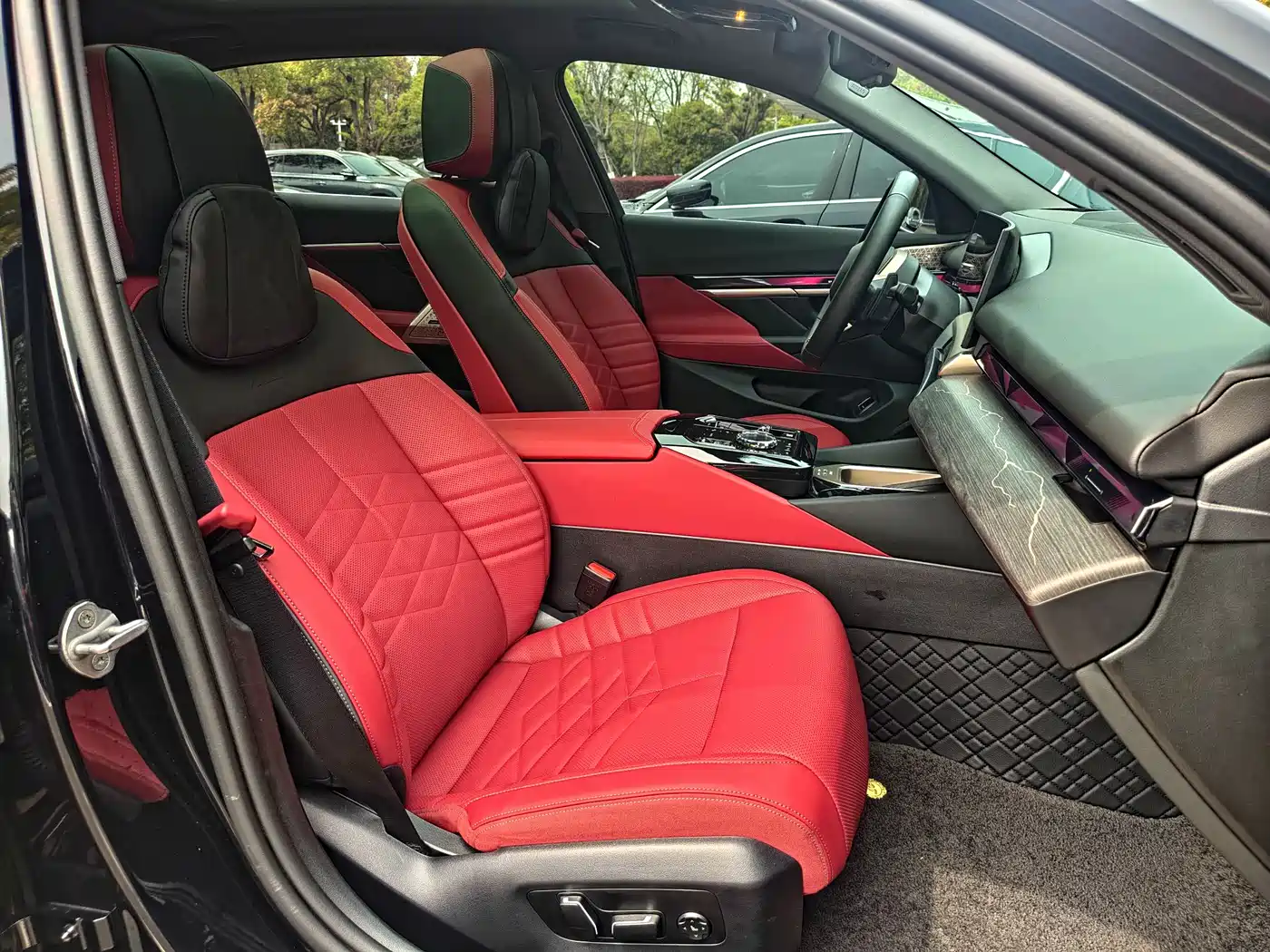 BMW 5 Series 2025 530Li Premium M Sport Package фото 11