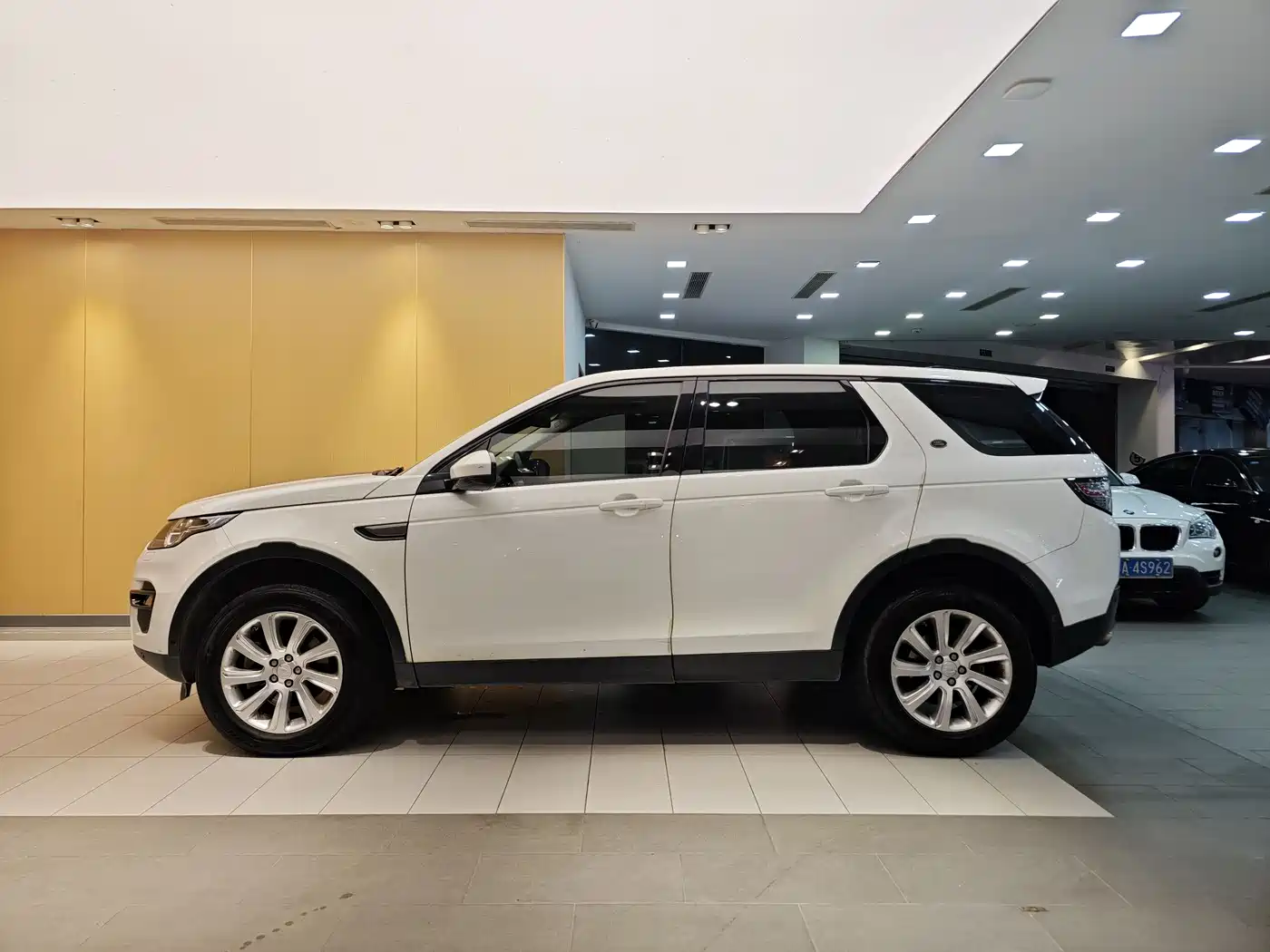 Land Rover Discovery Sport 2019 240PS SE Edition China V фото 5