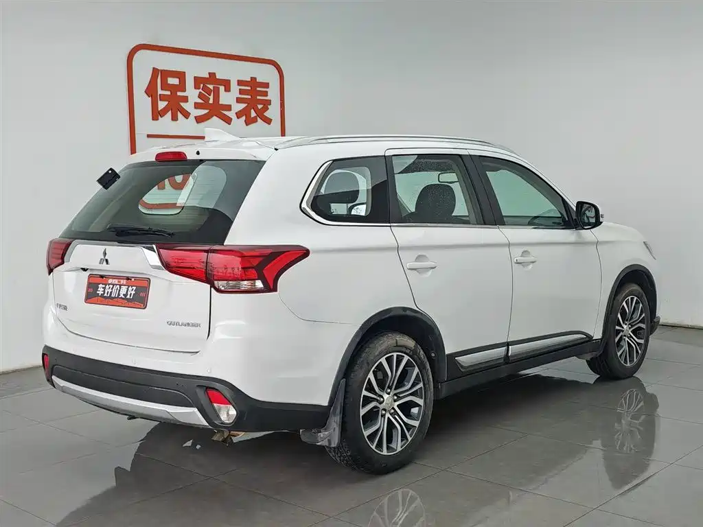 Mitsubishi Outlander 2018 2.0L 2WD Glory Edition 5-seater фото 2