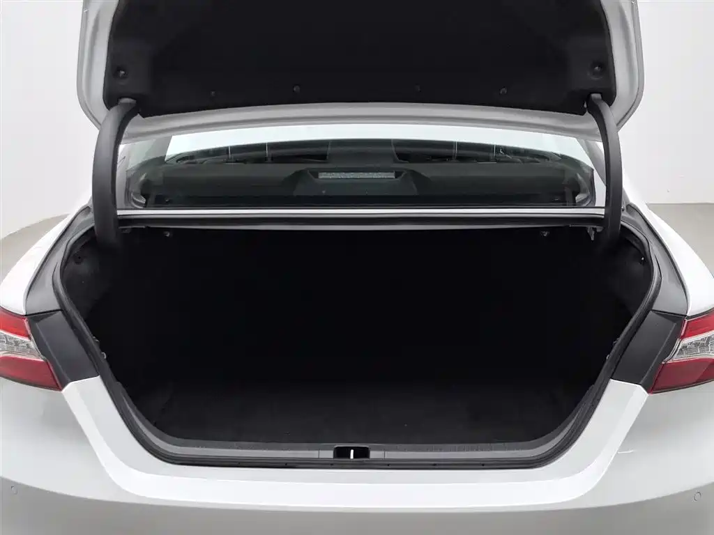 Toyota Camry 2021 2.0G Luxury Edition фото 16