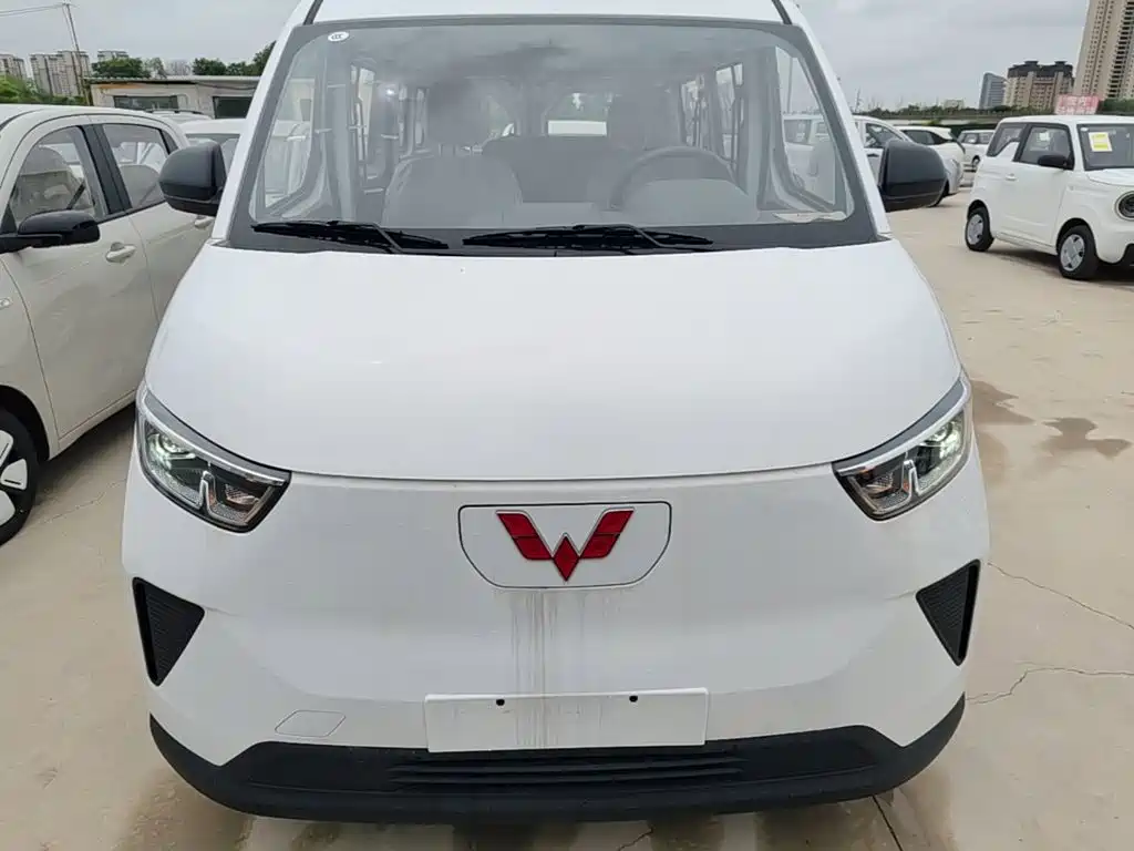 Wuling Motors Wuling Yangguang 2026 2024 300KM Comfort Bus Version 75kW