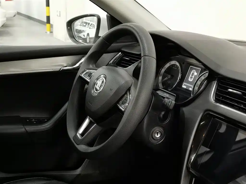 Škoda Octavia 2020 TSI230 DSG Smart Luxury Edition фото 22