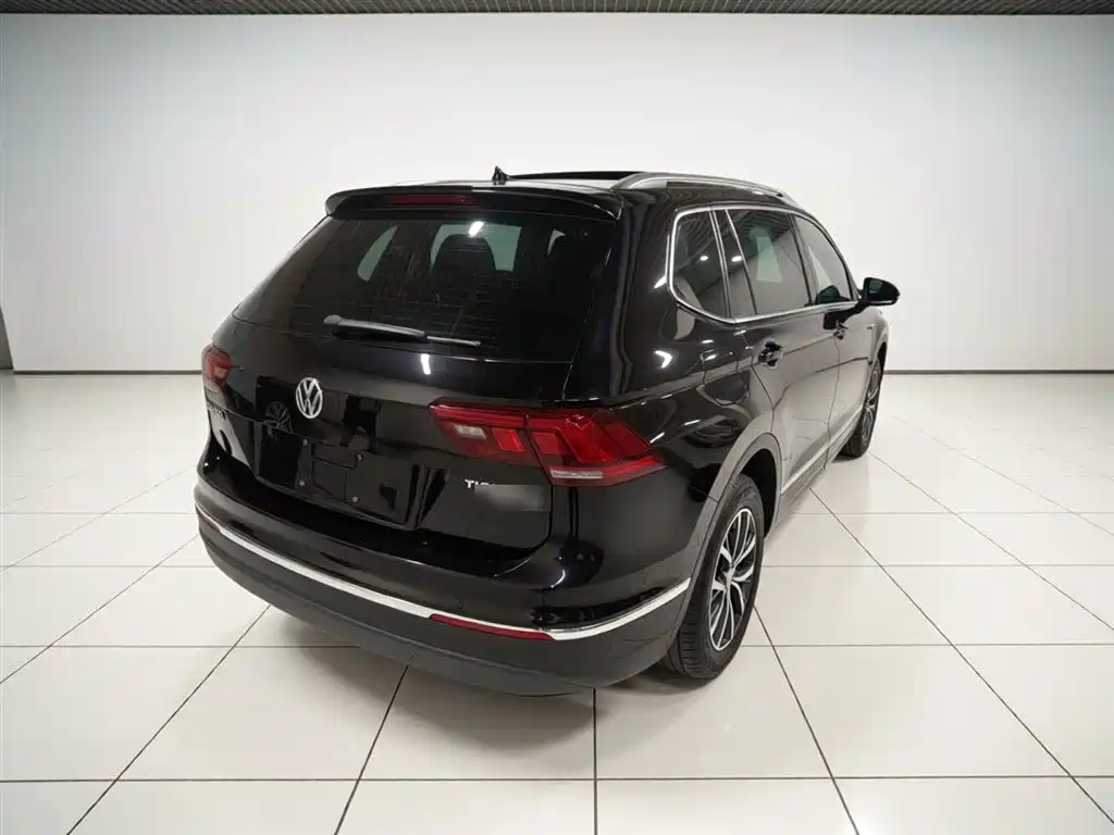 Volkswagen Tiguan L 2018 Facelift 330TSI Automatic 2WD Luxury Edition фото 12
