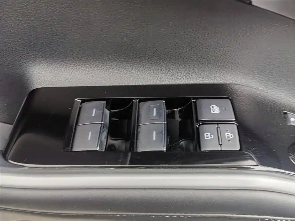 Toyota Highlander 2024 2.5L Smart Hybrid 4WD Luxury 7-seater фото 9