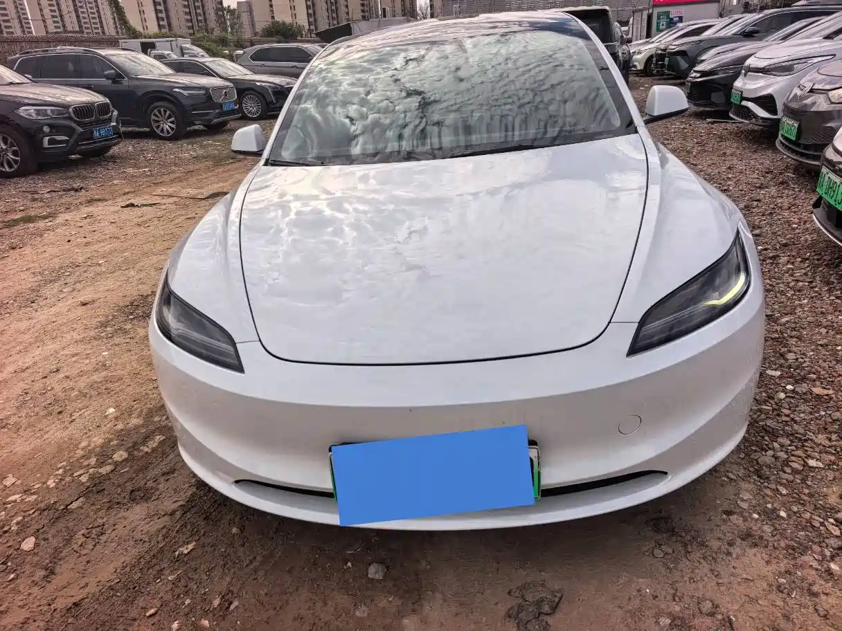 Фото 2 - Tesla Model 3