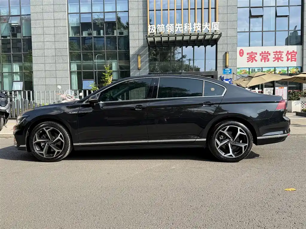 Volkswagen Magotan 2025 Popular Edition 330TSI DSG Luxury фото 3