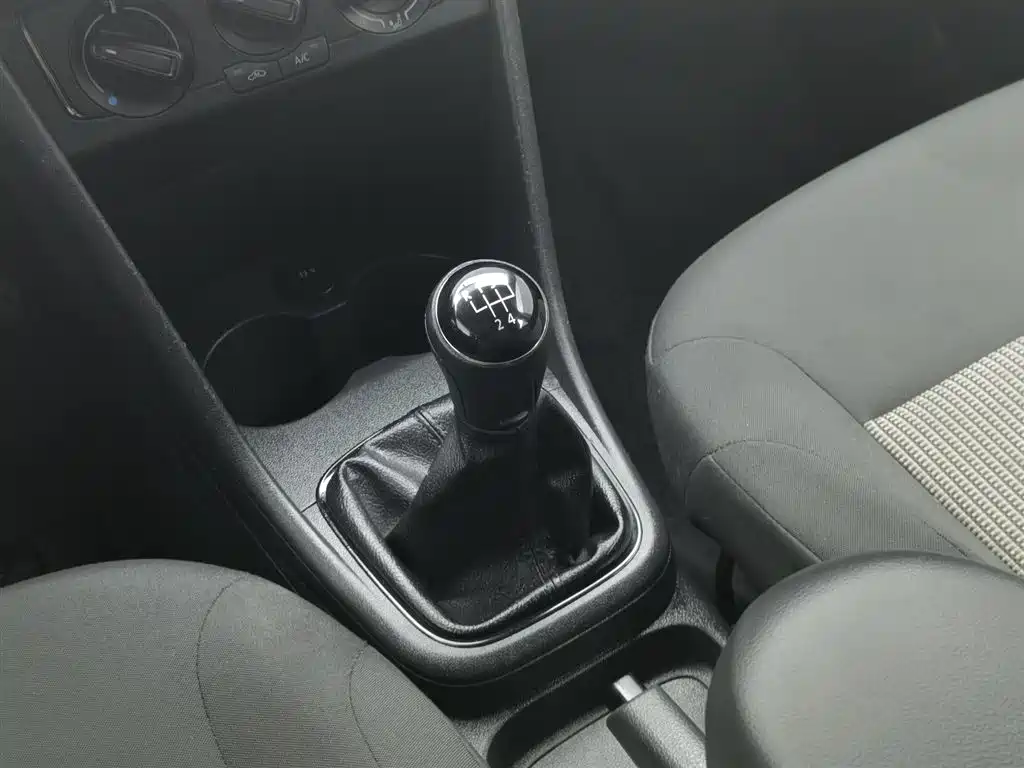 Volkswagen Polo 2018 1.5L Manual Safe Drive фото 13