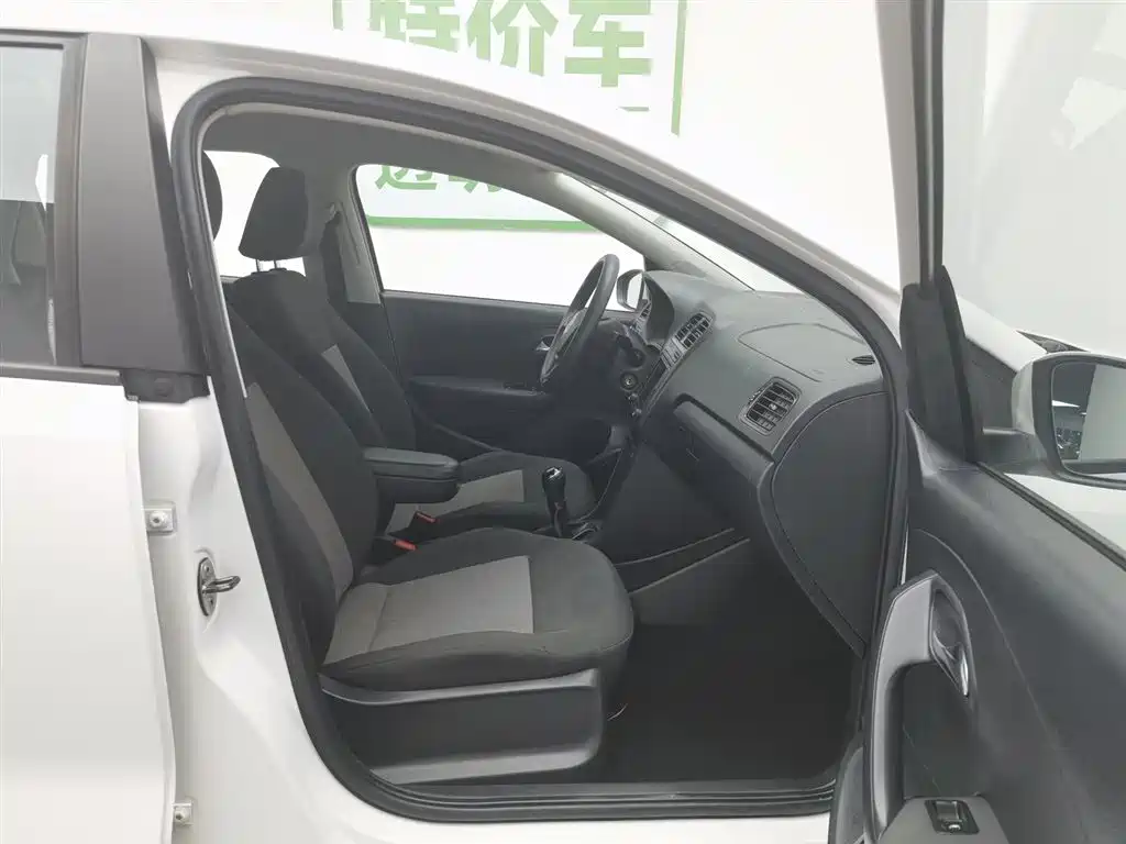 Volkswagen Polo 2018 1.5L Manual Safe Drive фото 23