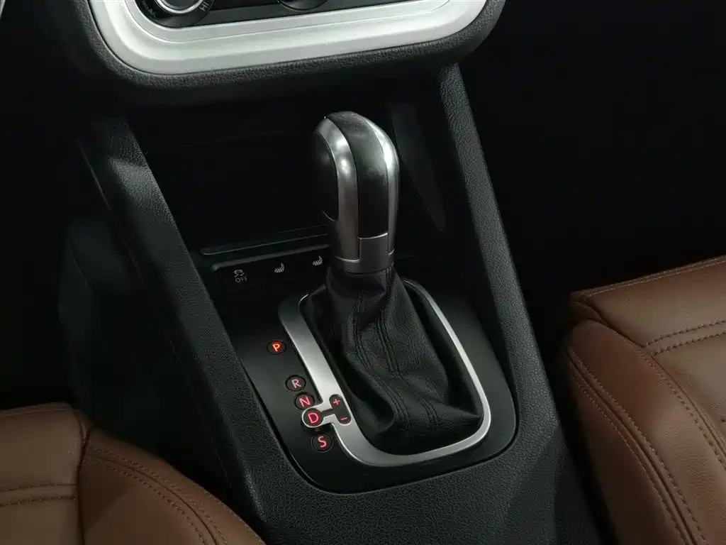 Volkswagen Scirocco 2015 1.4TSI Trend Edition фото 13