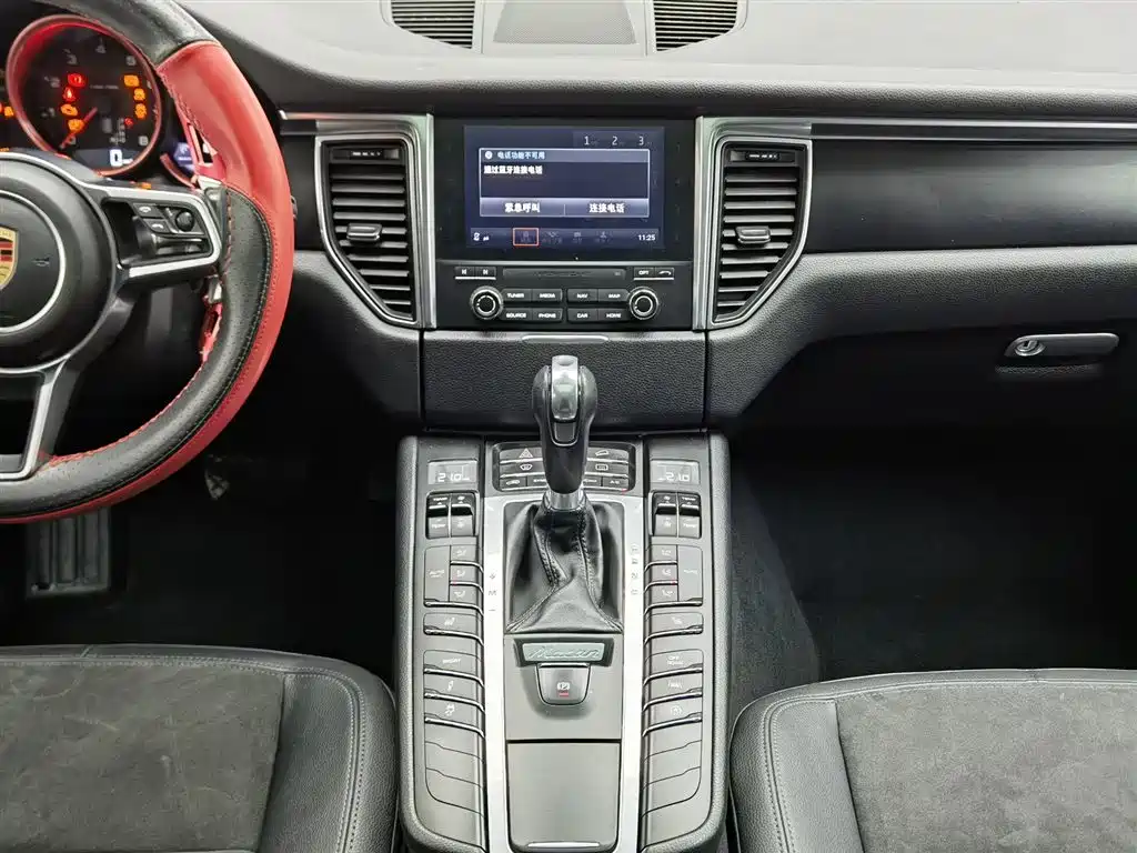 Porsche Macan 2017 Macan 2.0T фото 12