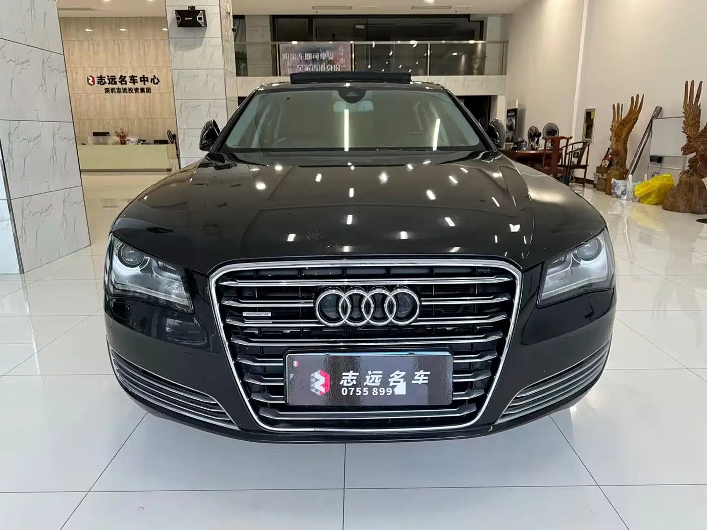 Фото 1 - Audi A8