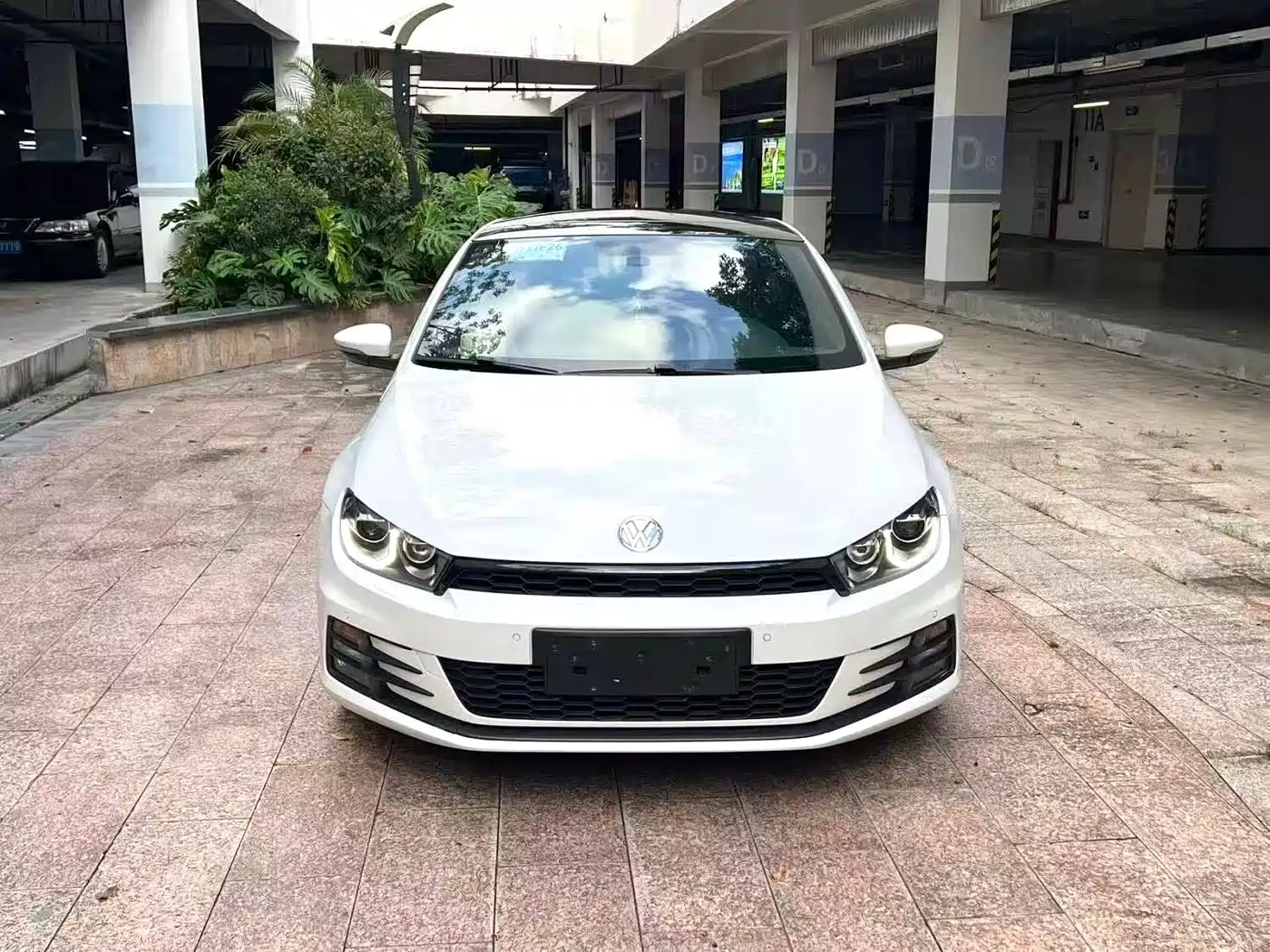 Volkswagen Scirocco 2015 2.0TSI Luxury Edition фото 2