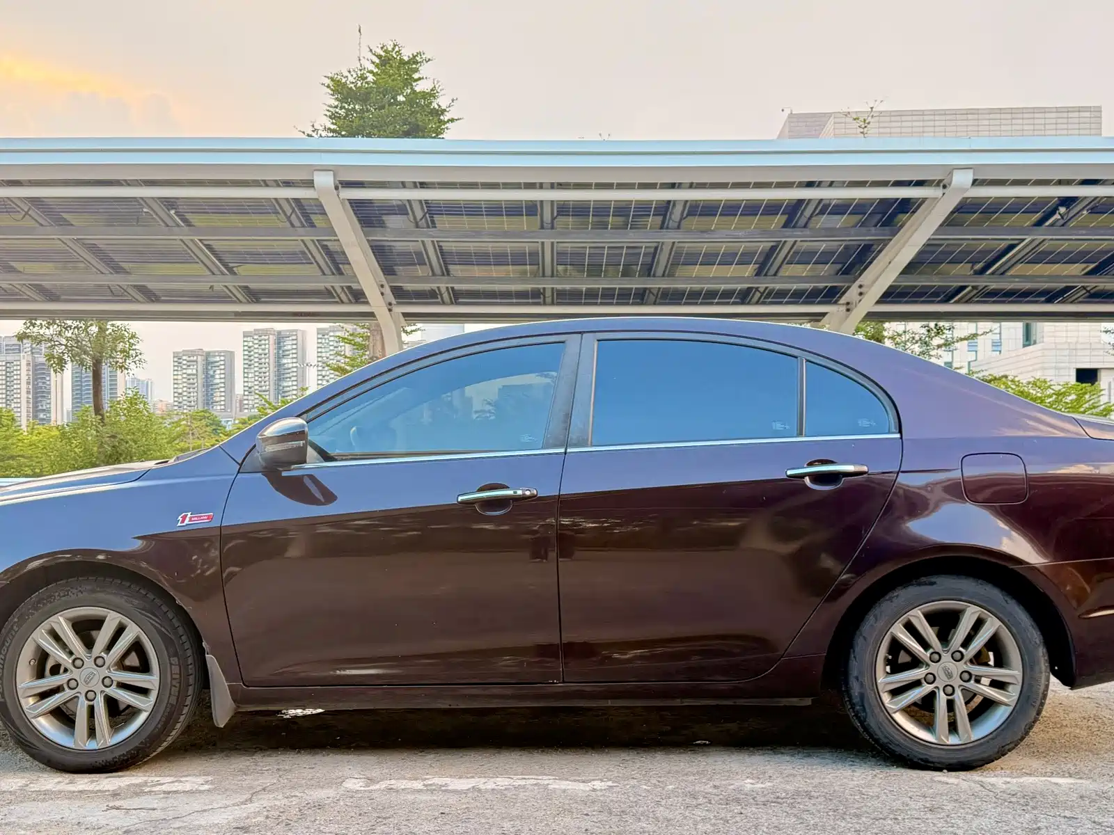 Фото 8 - Geely Emgrand