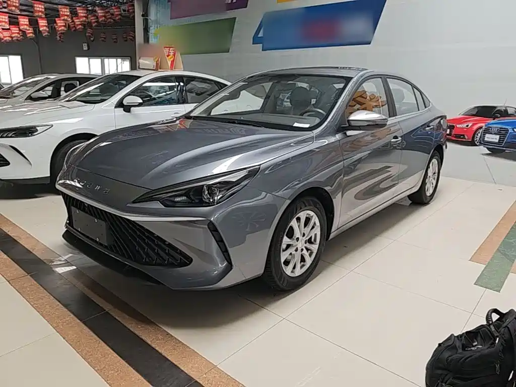 Фото 2 - Roewe i5