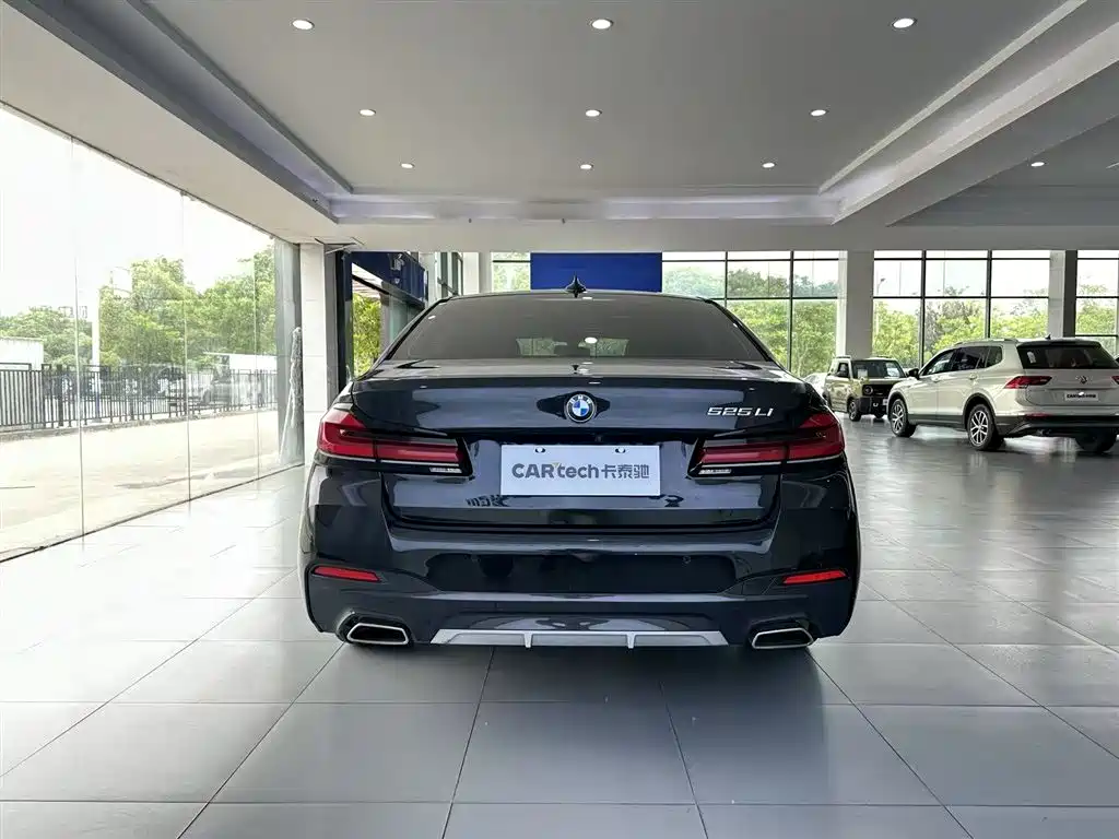 BMW 5 Series 2022 525Li M Sport Package фото 3