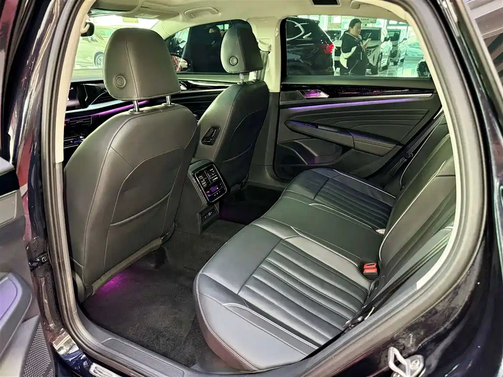 Volkswagen Passat 2023 330TSI Starlight Elite Edition фото 26