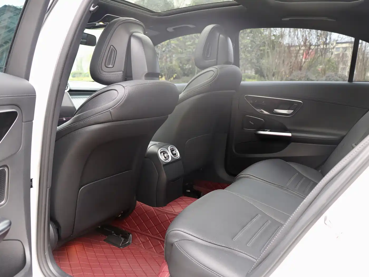Mercedes-Benz C-Class 2023 Facelift C 260 L Sport Edition фото 13