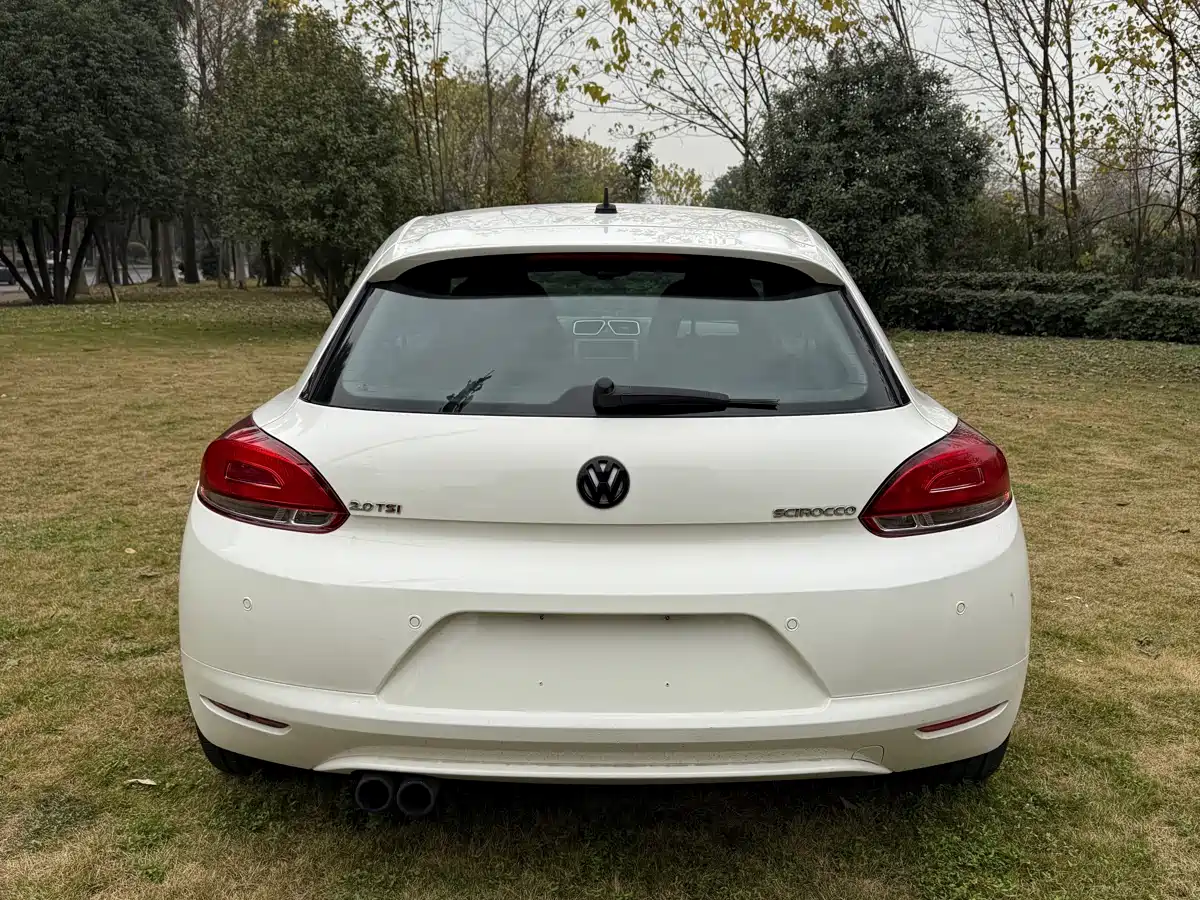 Volkswagen Scirocco 2011 2.0TSI Luxury фото 7