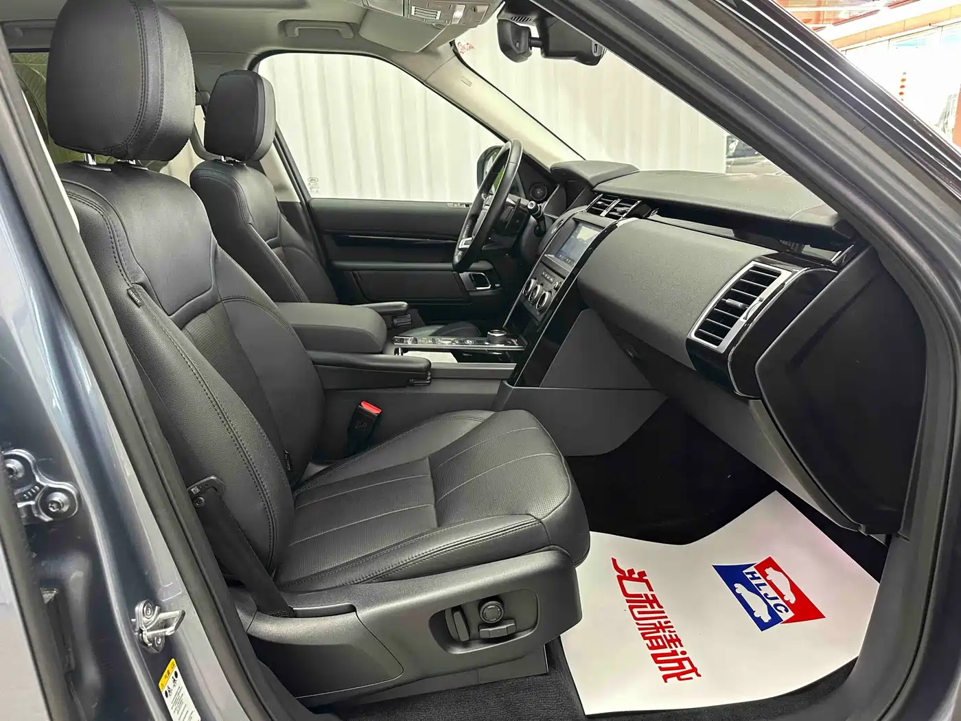 Land Rover Discovery 2018 3.0 SC V6 SE фото 14