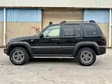 Photo 4 - Jeep Liberty