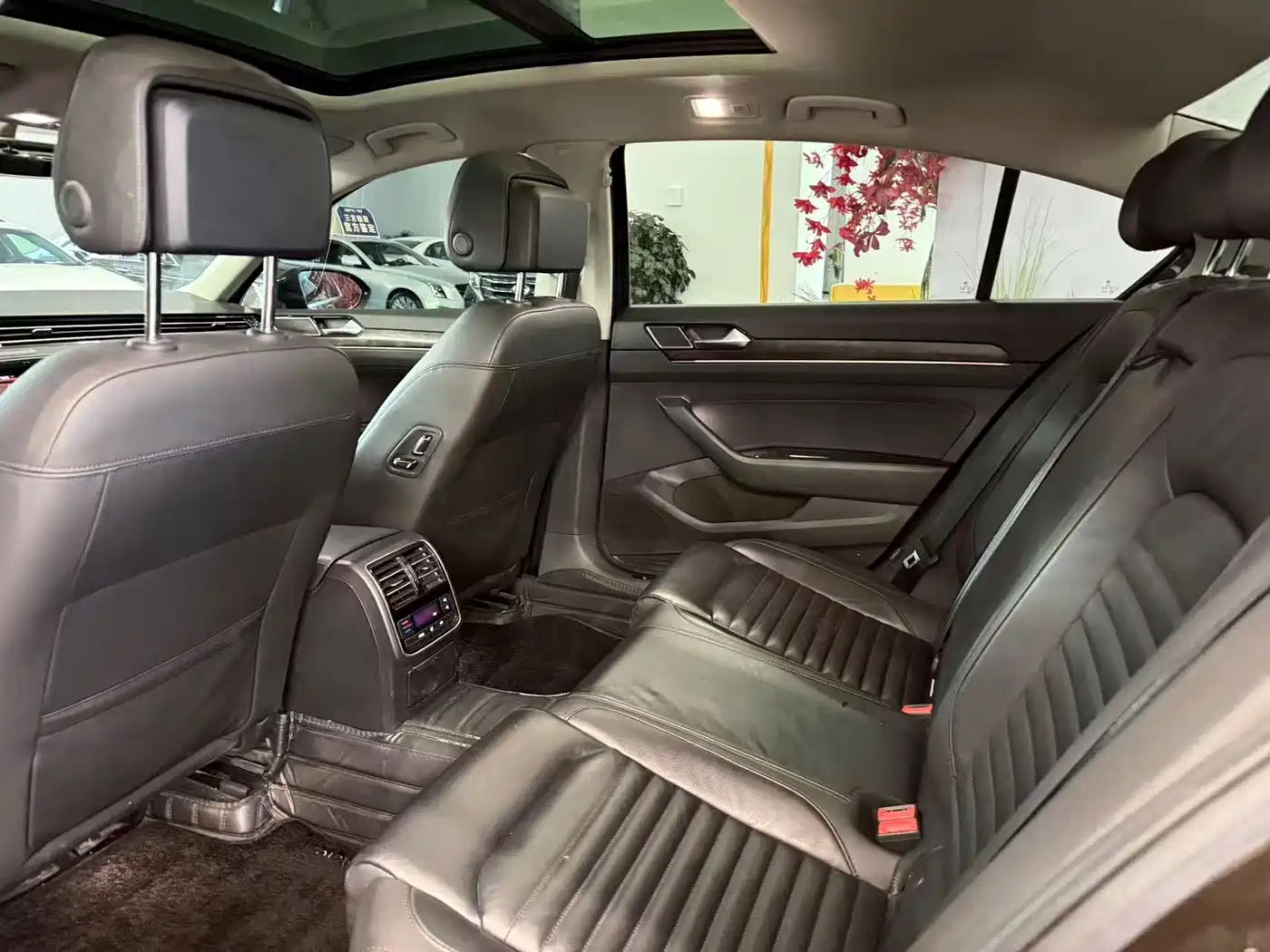 Volkswagen Magotan 2019 330TSI DSG Luxury Class China VI фото 6