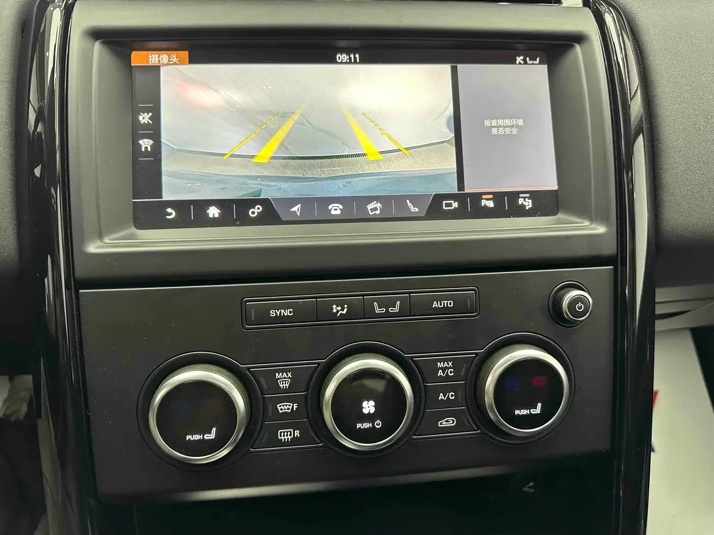 Land Rover Discovery 2018 3.0 SC V6 SE фото 13