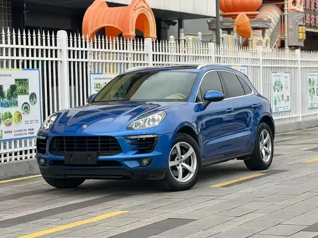 PORSCHE MACAN