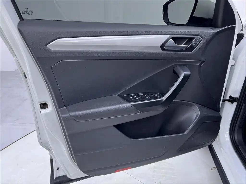 VOLKSWAGEN T ROC EXPLORING SONGS