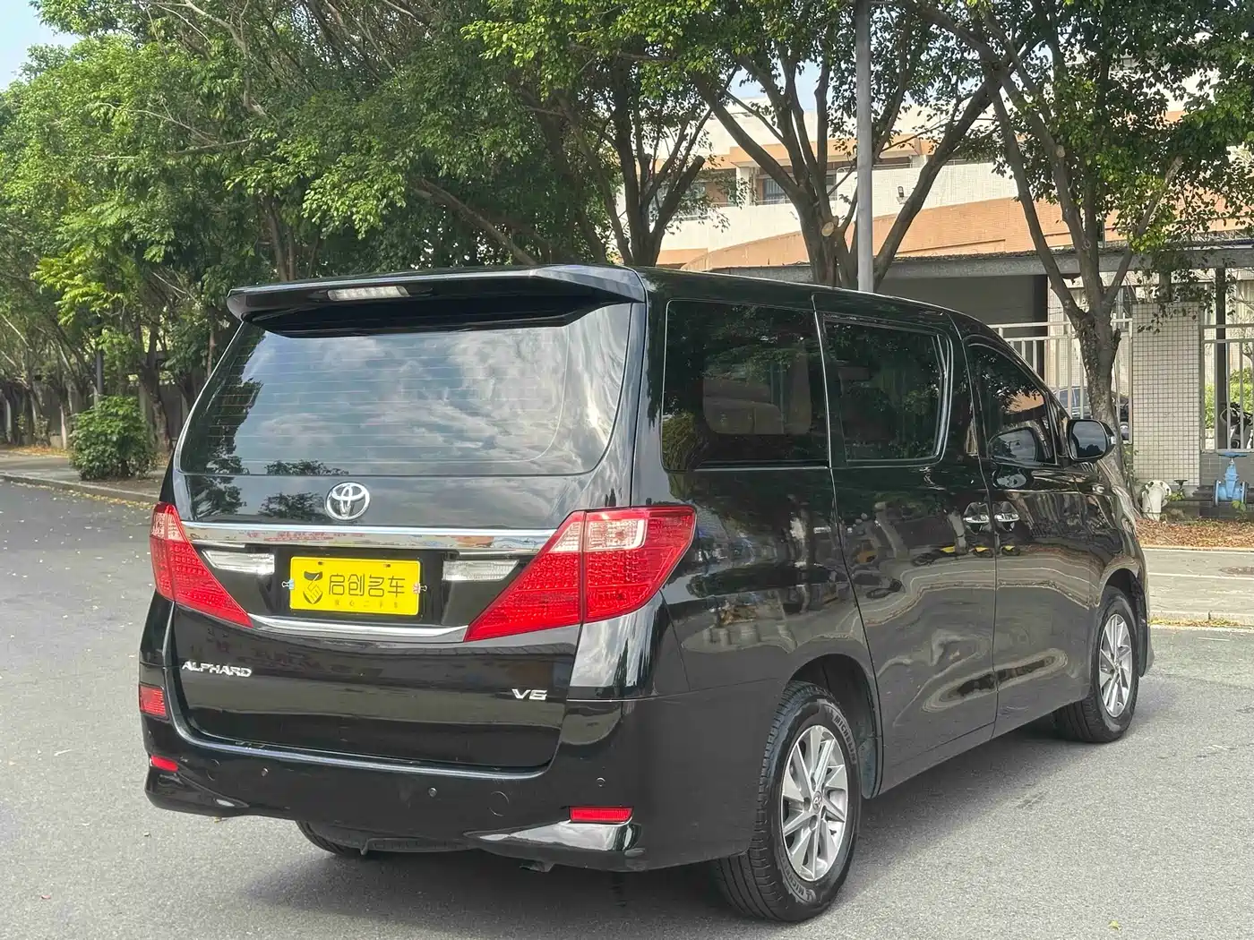 Toyota Alphard 2012 3.5L Luxury Edition фото 6
