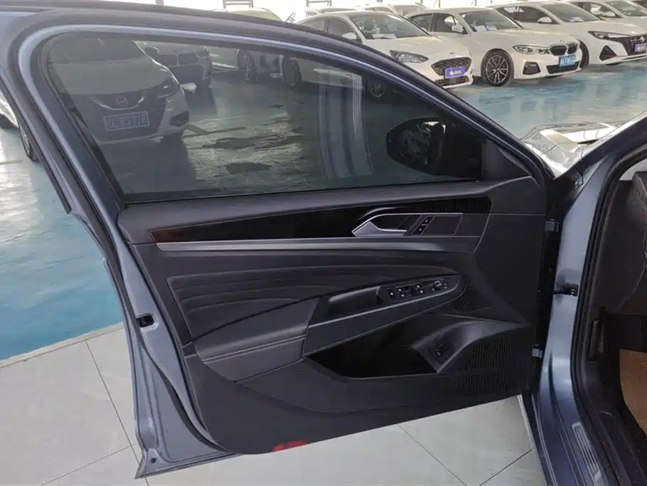 Volkswagen Passat 2022 330TSI Elite Edition фото 7