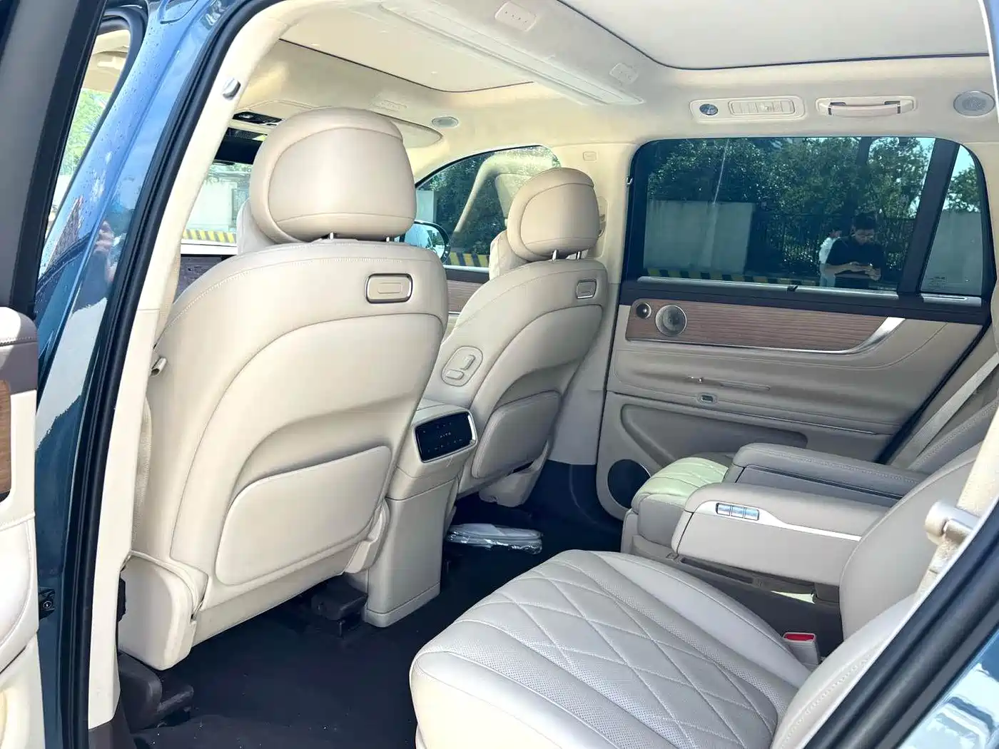 AITO Wenjie AITO M9 2024 Extended Range Ultra 42kWh 6-Seater фото 3