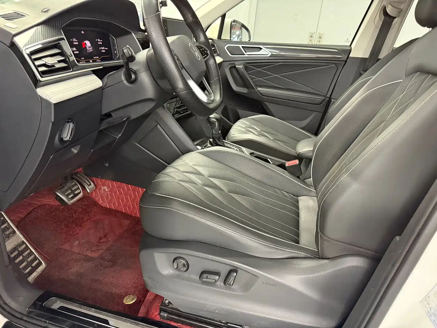 Volkswagen Tiguan L 2022 330TSI Auto 2WD R-Line Premium Edition фото 4