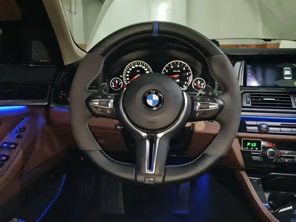 Photo 7 - BMW 5 Series (Import)