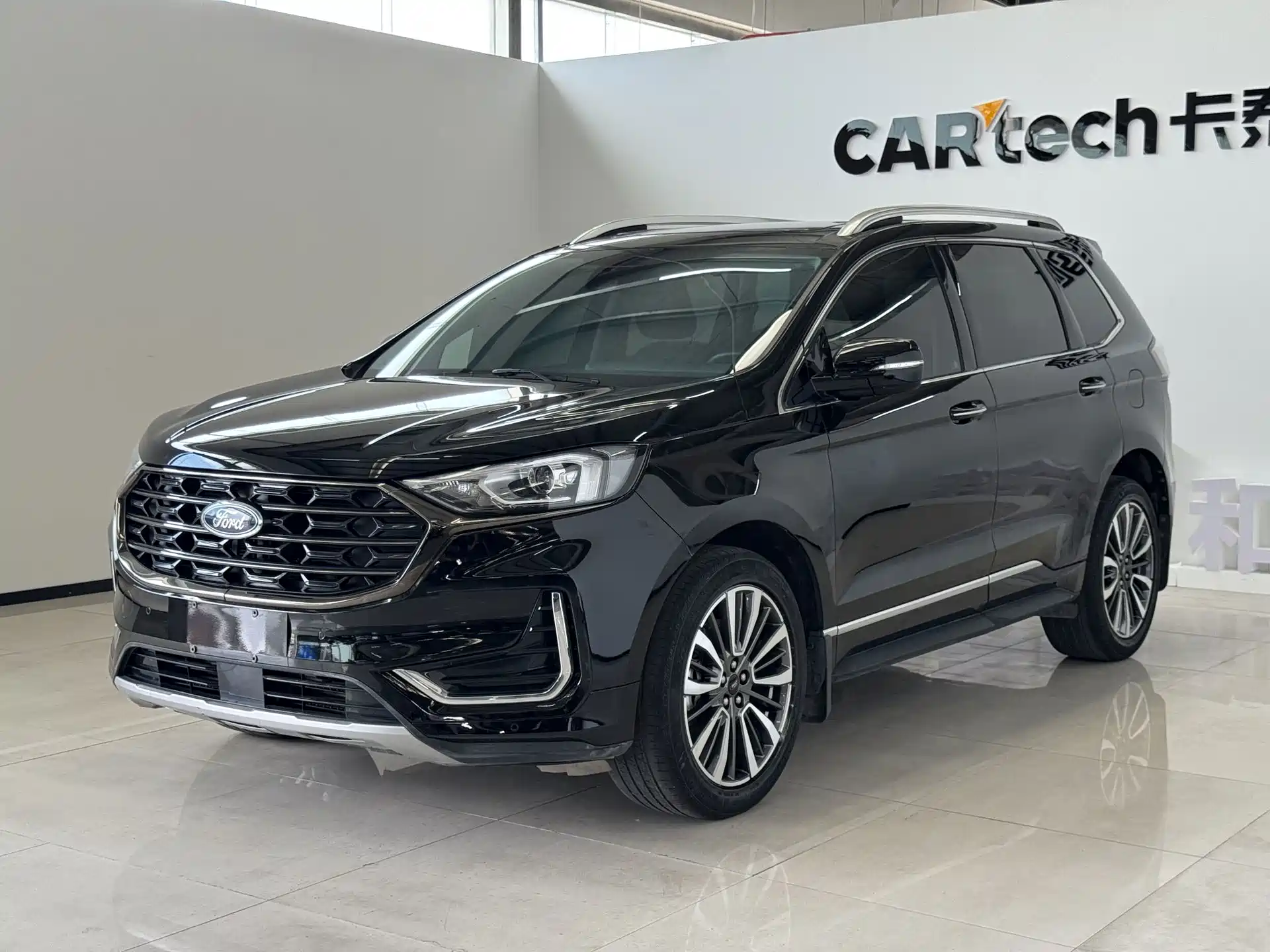 Фото 1 - Ford Edge