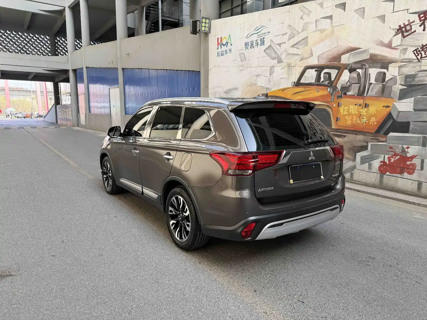 Mitsubishi Outlander 2019 2.4L 4WD Deluxe Edition 5-Seater China VI фото 4