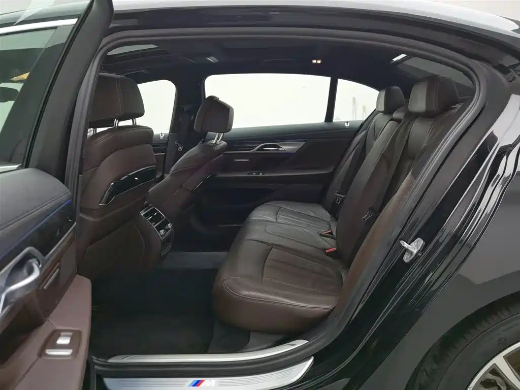 BMW 7 Series 2018 730Li Leading Type M Sport Package фото 15