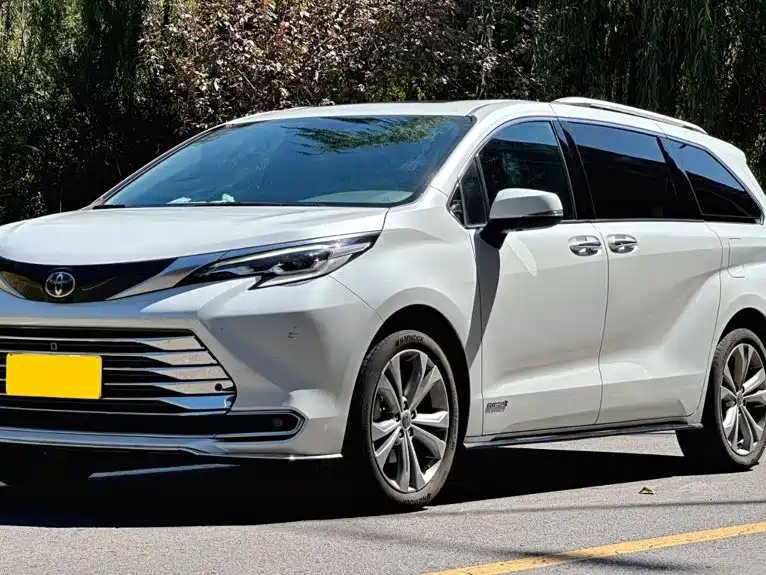Фото 1 - Toyota Sienna