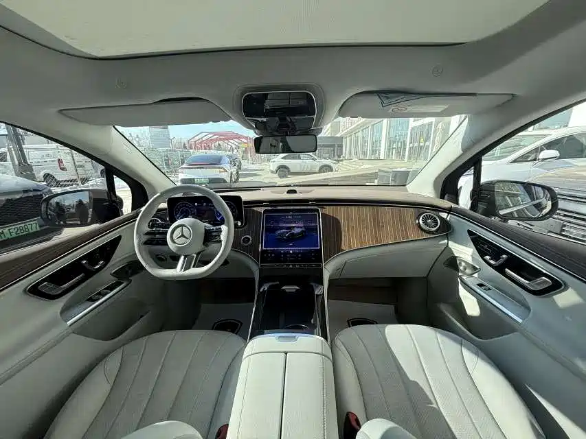 MERCEDES-BENZ EQE SUV