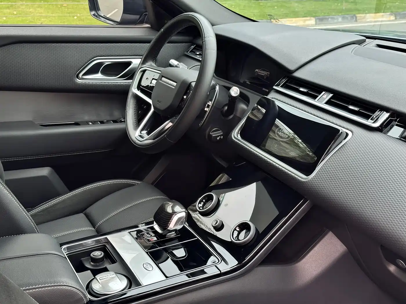 Land Rover Range Rover Velar 2022 250PS Golden Collector's Edition фото 8