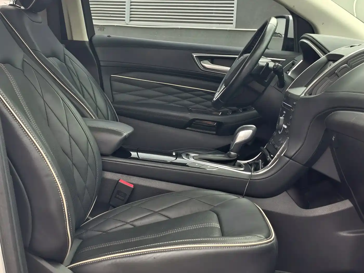 Photo 24 - Ford Edge