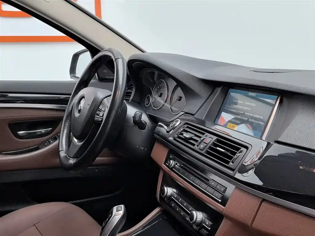 BMW 5 Series 2017 520Li Classic Edition фото 22