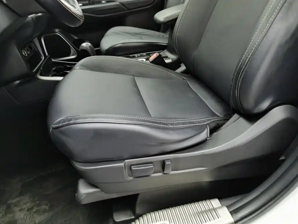 Mitsubishi Outlander 2019 2.4L 4WD Deluxe Edition 5-seater China V фото 20