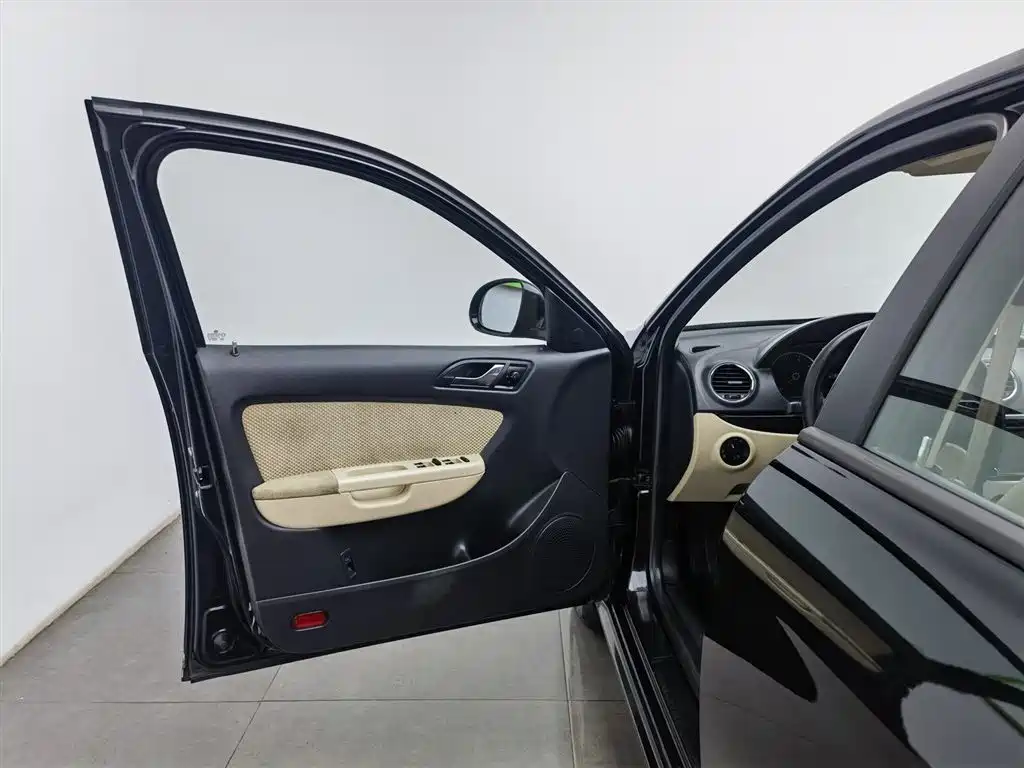 Volkswagen Lavida 2011 1.6L Automatic Leisure Edition фото 8