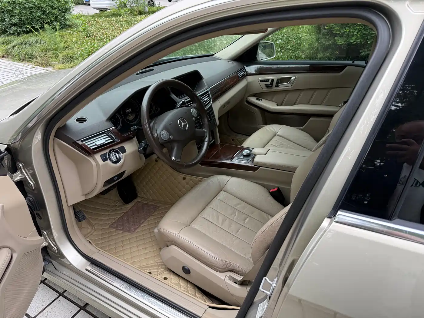Mercedes-Benz E-Class 2012 E 300 L Fashion фото 11
